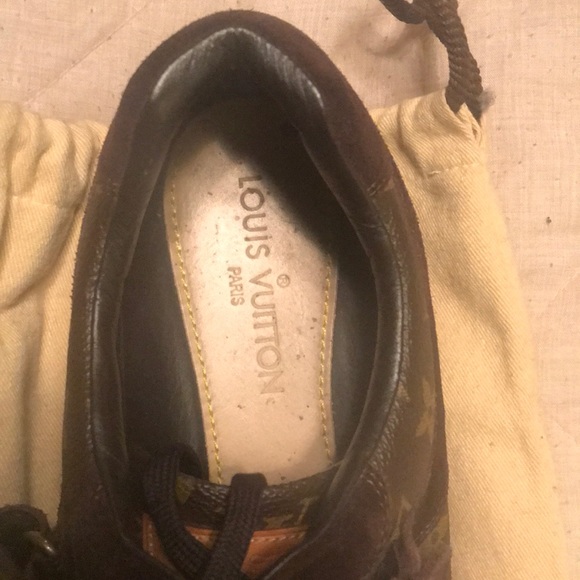 I’m selling my 2011 Louis Vuitton shoes - Picture 2 of 8